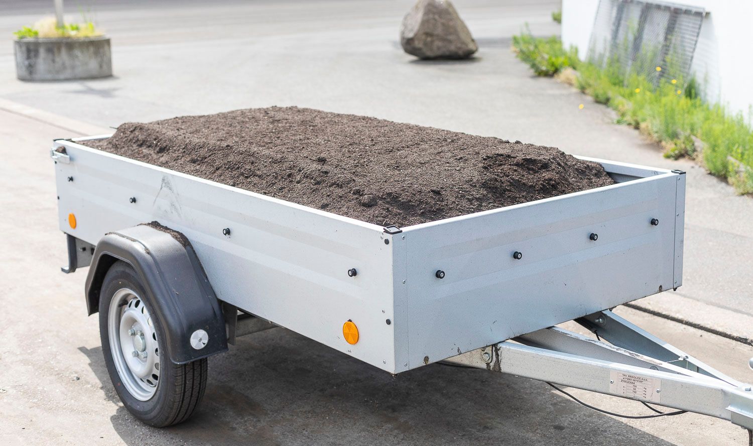 KFZ-Anhänger mit Kompost